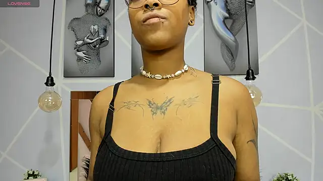 Snapshot of Elith_noa chatting on 02.27.25 Elith noa online show from 02.27.25