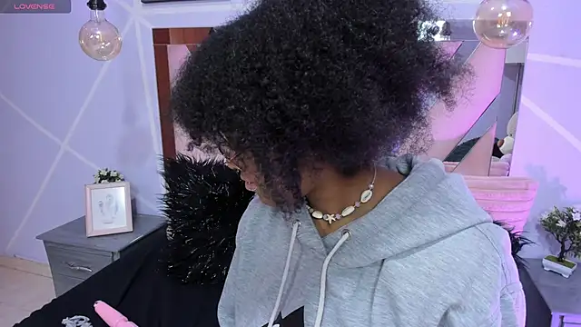 Snapshot of Elith_noa chatting on 02.27.25 Elith noa online show from 02.27.25