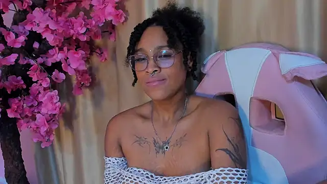 Snapshot of Elith_noa chatting on 03.08.25 Elith noa online show from 03.08.25