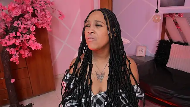 Snapshot of Elith_noa chatting on 09.20.25 Elith noa online show from 09.20.25