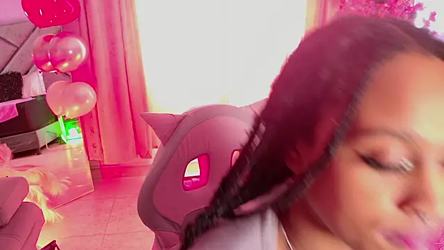 Snapshot of Elith_noa chatting on 02.18.26 Elith noa online show from 02.18.26