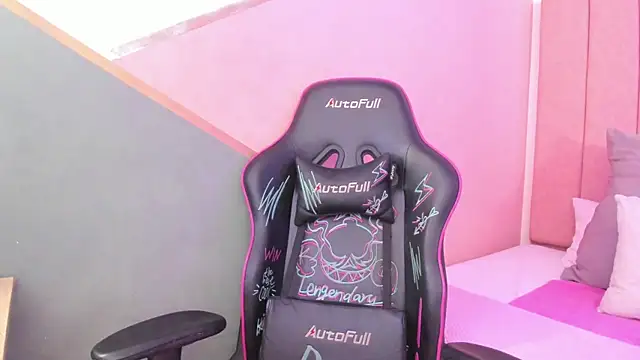 Snapshot of lilith_noahh chatting on 01.17.25 lilith noahh online show from 01.17.25