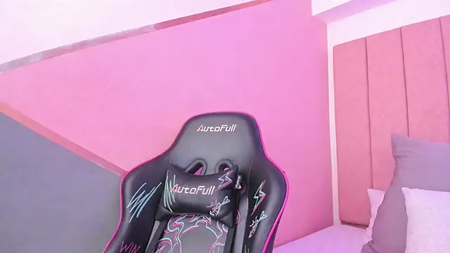 Snapshot of lilith_noahh chatting on 01.17.25 lilith noahh online show from 01.17.25