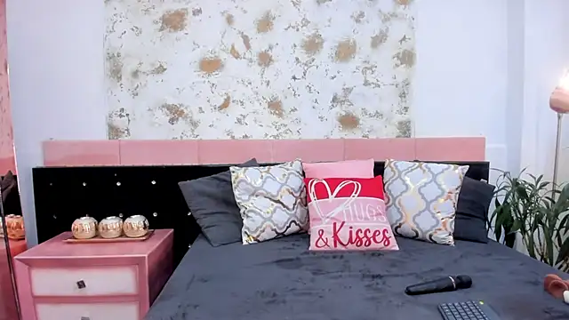 Snapshot of BERGINY_ chatting on 03.11.25 BERGINY online show from 03.11.25