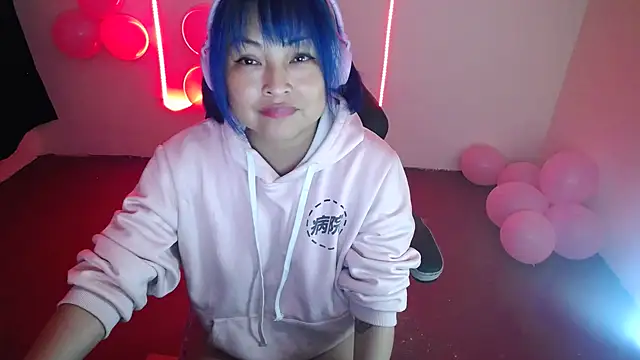 Snapshot of Shaddycute_ chatting on 12.20.24 Shaddycute online show from 12.20.24