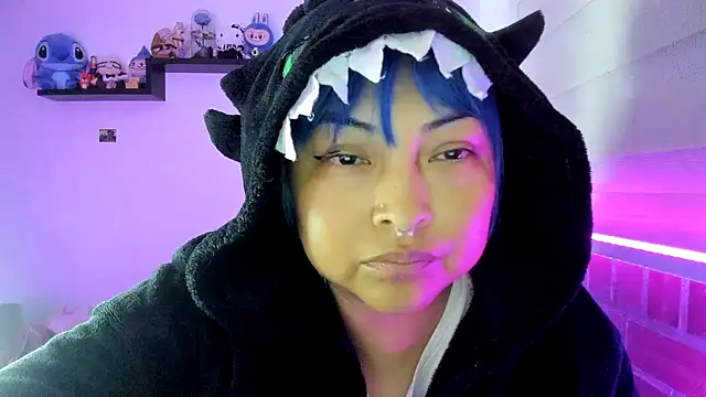 Shaddycute  online show from 11.19.25