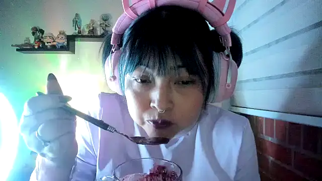Snapshot of Shaddycute_ chatting on 06.06.26 Shaddycute online show from 06.06.26