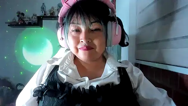 Snapshot of Shaddycute_ chatting on 06.21.26 Shaddycute online show from 06.21.26