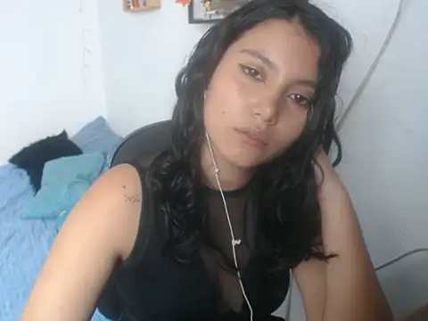 HannaKlein online show from 12.17.25