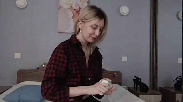 Snapshot of AvelinaLeoni chatting on 12.26.24 AvelinaLeoni online show from 12.26.24