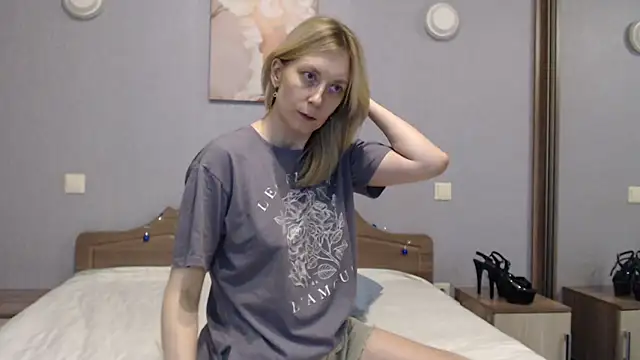 Snapshot of AvelinaLeoni chatting on 12.29.24 AvelinaLeoni online show from 12.29.24