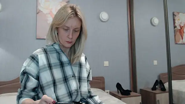 AvelinaLeoni online show from 04.20.26