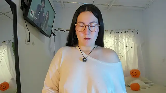 Elle Lee  online show from 10.08.25