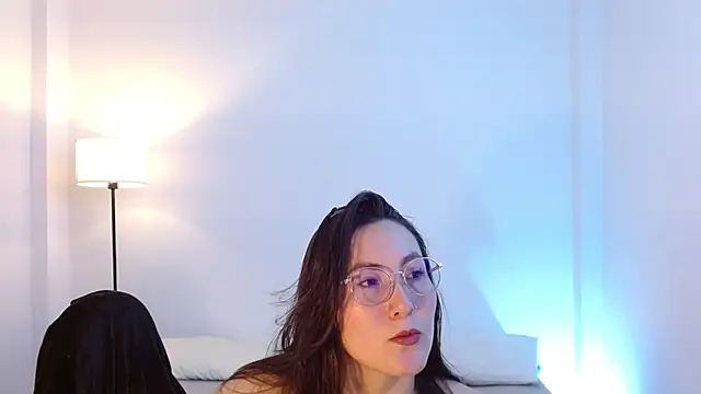 Elle Lee  online show from 07.22.26