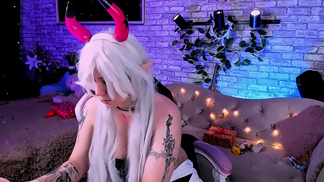 Snapshot of Alex_Howell chatting on 01.06.25 Alex Howell online show from 01.06.25