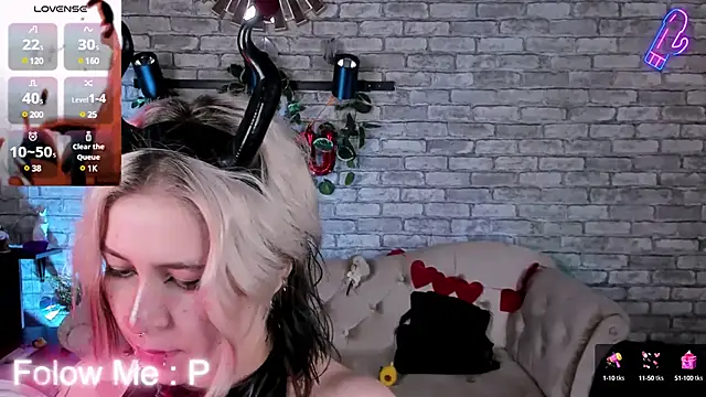 Snapshot of Alex_Howell chatting on 02.28.25 Alex Howell online show from 02.28.25