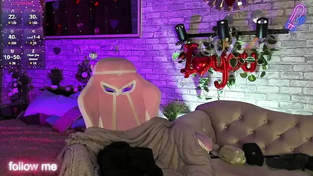 Snapshot of Alex_Howell chatting on 03.10.25 Alex Howell online show from 03.10.25