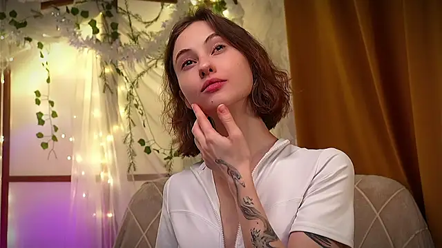 Snapshot of Devilina_V chatting on 01.25.25 Devilina V online show from 01.25.25