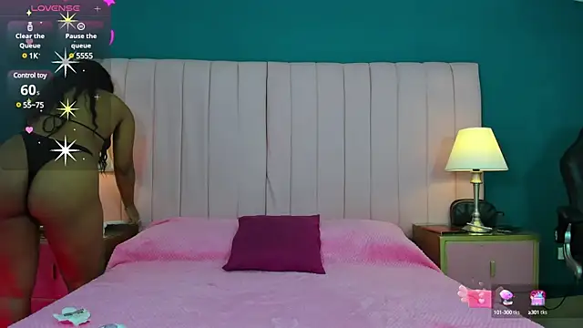 Snapshot of MavyStar chatting on 12.19.24 MavyStar online show from 12.19.24