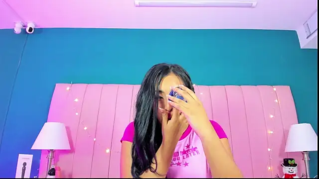 Snapshot of MavyStar chatting on 12.21.24 MavyStar online show from 12.21.24