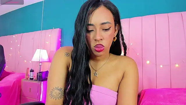 Snapshot of MavyStar chatting on 12.22.24 MavyStar online show from 12.22.24