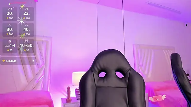 Snapshot of MavyStar chatting on 12.27.24 MavyStar online show from 12.27.24