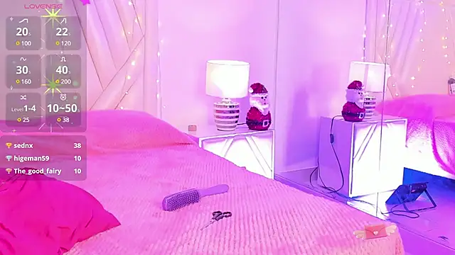 Snapshot of MavyStar chatting on 12.28.24 MavyStar online show from 12.28.24