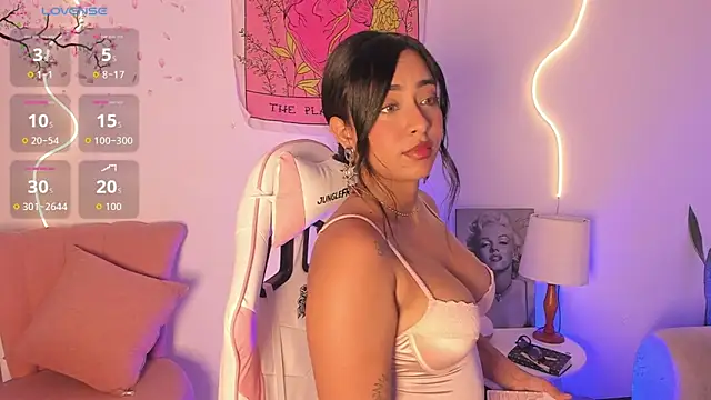 Snapshot of MavyStar chatting on 09.24.25 MavyStar online show from 09.24.25