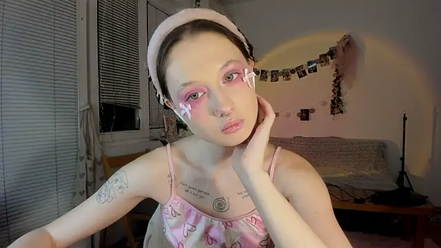 Snapshot of Jenny_darling_love chatting on 01.31.25 Jenny darling love online show from 01.31.25