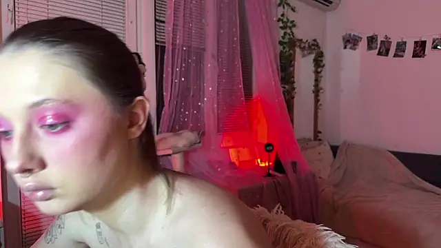 Snapshot of Jenny_darling_love chatting on 06.22.26 Jenny darling love online show from 06.22.26