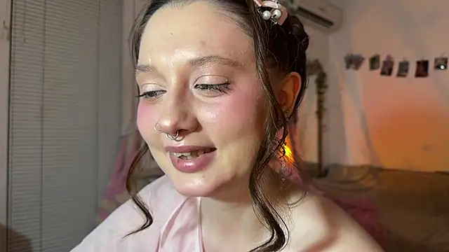 Snapshot of Jenny_darling_love chatting on 07.28.26 Jenny darling love online show from 07.28.26