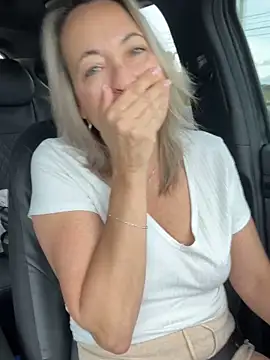 Cherry-red-xo online show from 09.24.25