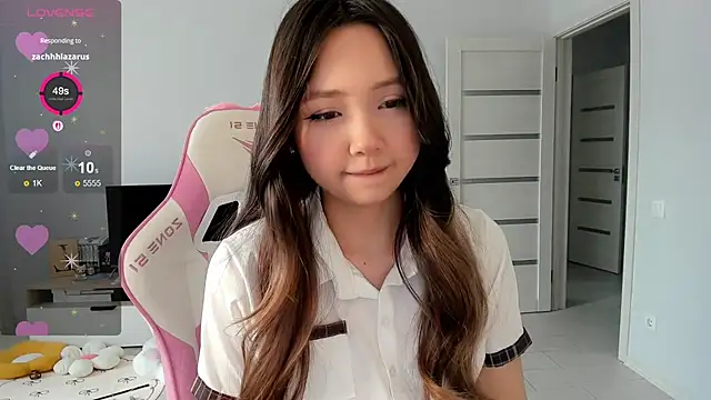 Fluffy Rose online show from 04.18.26