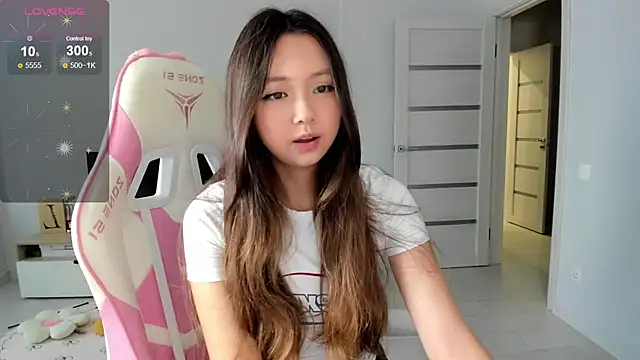 Snapshot of Fluffy_Rose chatting on 07.28.26 Fluffy Rose online show from 07.28.26