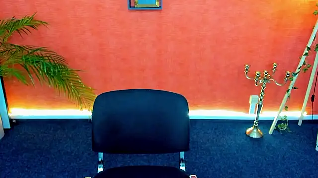 Snapshot of _Chaarming_ chatting on 12.02.24 Chaarming online show from 12.02.24