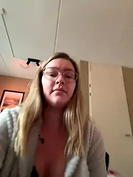 Snapshot of xX_HotCouple_Xx chatting on 09.21.25 xX HotCouple Xx online show from 09.21.25