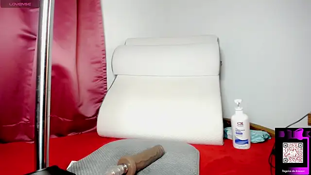 Snapshot of Tamaraa_wet chatting on 04.29.26 Tamaraa wet online show from 04.29.26