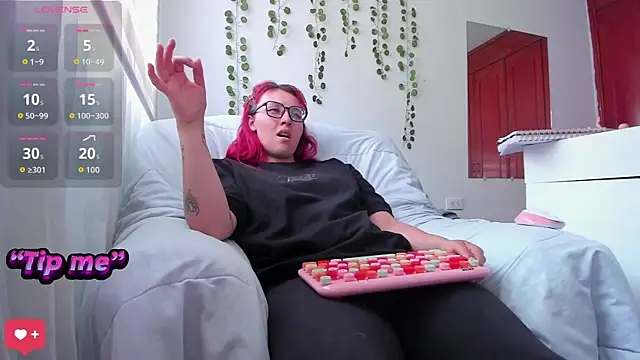 bonnie moon  online show from 09.16.25