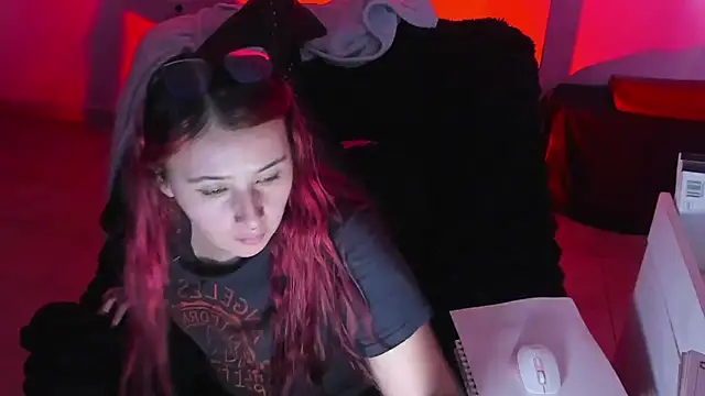 bonnie moon  online show from 10.21.25