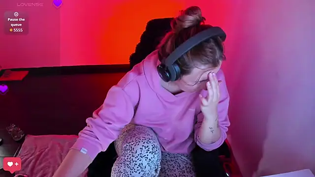 bonnie moon  online show from 03.31.26