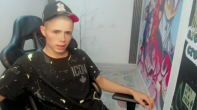 Snapshot of bby_santi chatting on 01.22.25 bby santi online show from 01.22.25