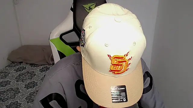 Snapshot of bby_santi chatting on 03.19.25 bby santi online show from 03.19.25