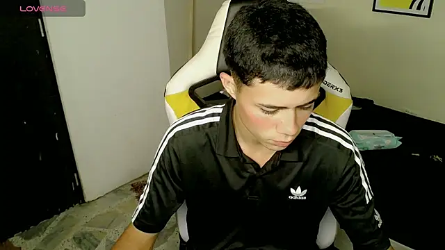 Snapshot of bby_santi chatting on 10.01.25 bby santi online show from 10.01.25