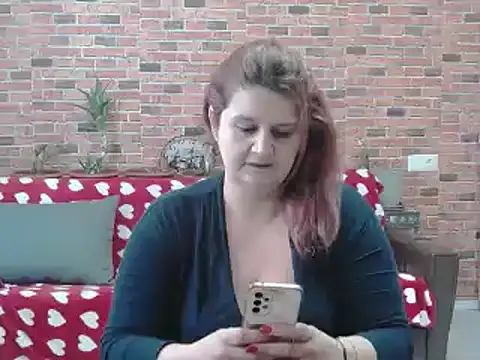 Snapshot of CoryMILF chatting on 03.19.25 CoryMILF online show from 03.19.25