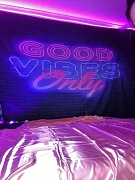 Snapshot of Highschoolpussy chatting on 02.27.25 Highschoolpussy online show from 02.27.25