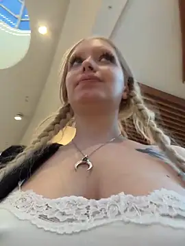 Snapshot of Milkyy_wway chatting on 04.17.26 Milkyy wway online show from 04.17.26