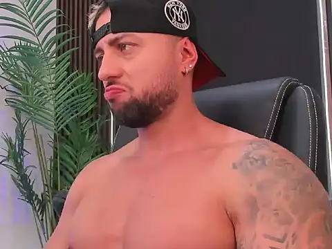 OwenMaximus814 online show from 04.12.26