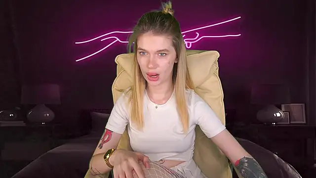 Snapshot of AnacondaOn chatting on 03.14.25 AnacondaOn online show from 03.14.25