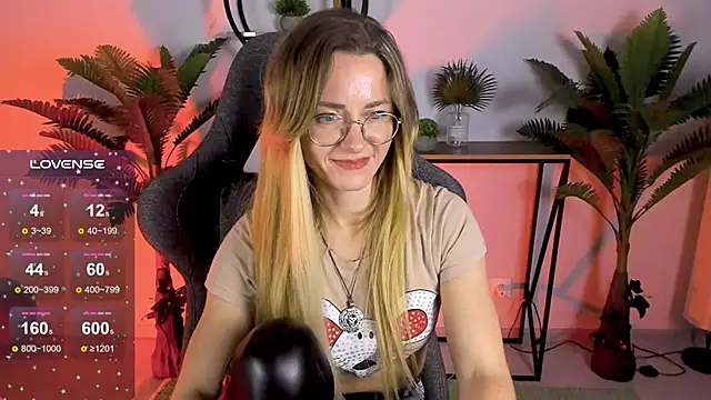 Snapshot of LadyIzabel chatting on 12.16.24 LadyIzabel online show from 12.16.24