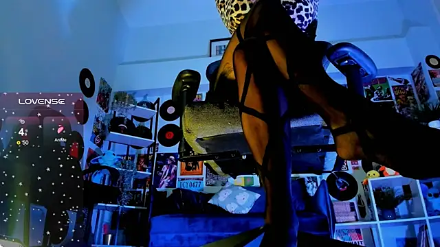 Snapshot of LadyIzabel chatting on 12.19.24 LadyIzabel online show from 12.19.24